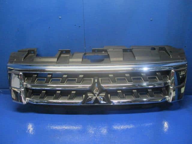 Radiator Grille MITSUBISHI Pajero 2016 DBA-V93W — photo 1