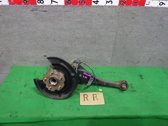 Rear Right Knuckle Hub Assembly TOYOTA Auris 2014 DBA-NZE184 — photo 1