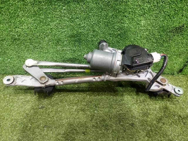 Front Wiper Motor TOYOTA Aqua 2013 DAA-NHP10 — photo 1