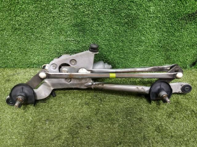 Front Wiper Motor TOYOTA Aqua 2013 DAA-NHP10 — photo 2