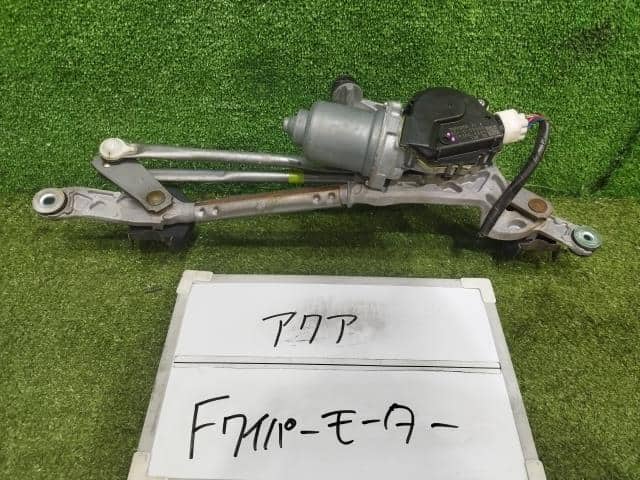 Front Wiper Motor TOYOTA Aqua 2013 DAA-NHP10 — photo 4