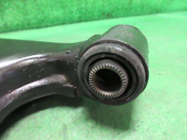 Front Left Lower Control Arm TOYOTA Avensis 2005 CBA-AZT250 — photo 5