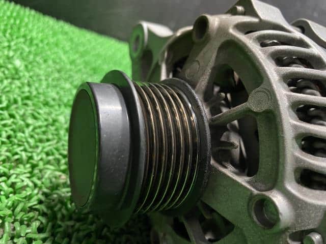 Alternator TOYOTA Avensis 2012 DBA-ZRT272 — photo 2