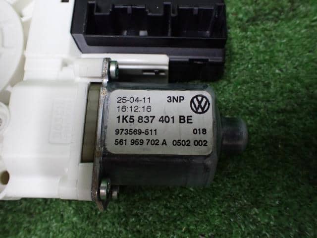 Front Left Door Regulator VOLKSWAGEN Golf Variant 2010 DBA-1KCAV 1K5837401BE — photo 4