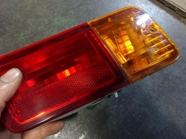 Left Tail Light DAIHATSU Hijet 2014 EBD-S211P — photo 2