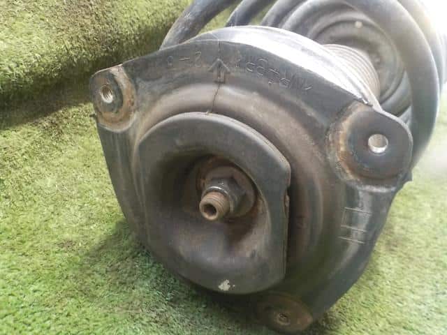 Front Left Strut NISSAN Serena 2013 DAA-HC26 — photo 2