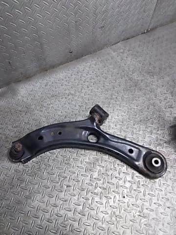 Front Left Lower Control Arm SUZUKI Swift 2012 DBA-ZD72S 4520271L00 — photo 2