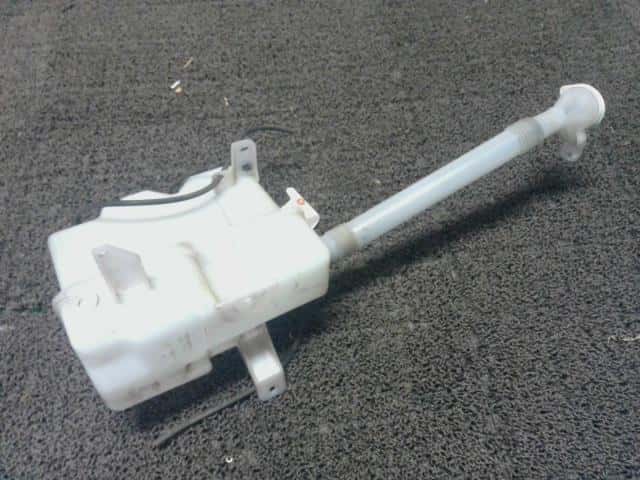 Windshield Washer Tank MITSUBISHI Delica D5 2008 DBA-CV5W 8260A241 — photo 1