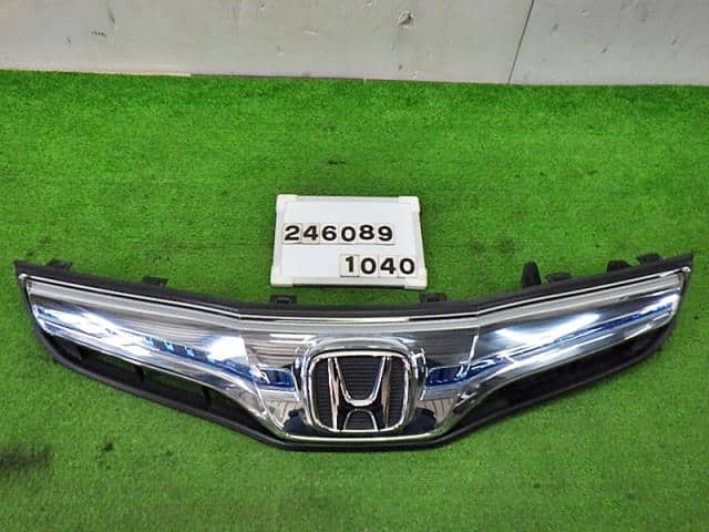 Radiator Grille HONDA Fit 2012 DAA-GP1 — photo 1