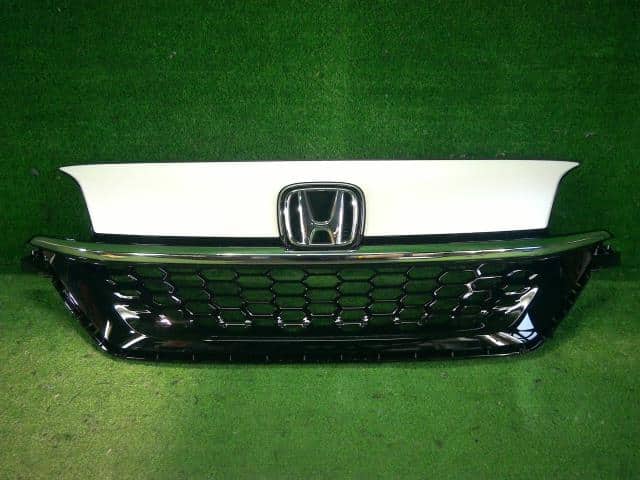 Radiator Grille HONDA Freed — photo 1