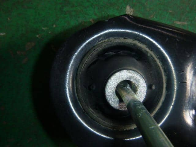 Front Right Lower Control Arm VOLKSWAGEN Up! DBA-AACHY — photo 3