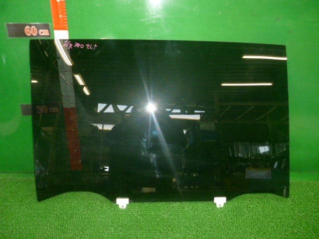 Rear Right Door Windshield NISSAN Serena 2016 DAA-GFC27 — photo 1