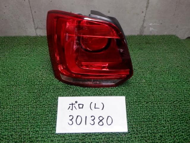 Left Tail Light VOLKSWAGEN Polo 2010 DBA-6RCBZ 6R0945095P — photo 1