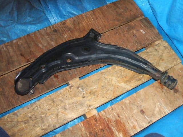 Front Right Lower Control Arm NISSAN March 1997 E-K11 — photo 2