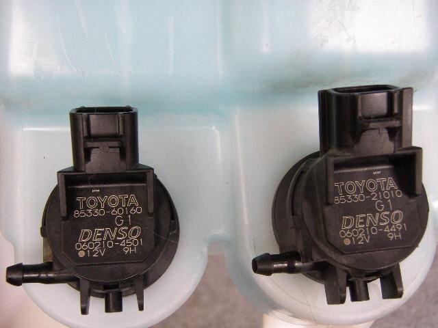 Windshield Washer Tank TOYOTA Vitz 2006 DBA-KSP90 — photo 2