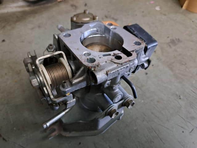 Throttle Body TOYOTA Carina 1991 E-AT170 2221015060 — photo 2
