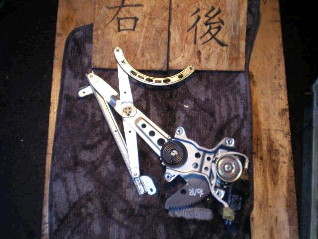 Rear Right Door Regulator TOYOTA Vista 1989 E-SV22 8571032050 — photo 1