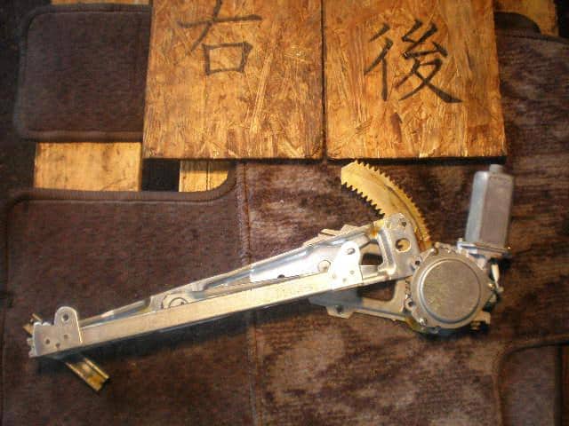 Rear Right Door Regulator SUBARU Legacy 1995 E-BG5 63112AC000 — photo 1