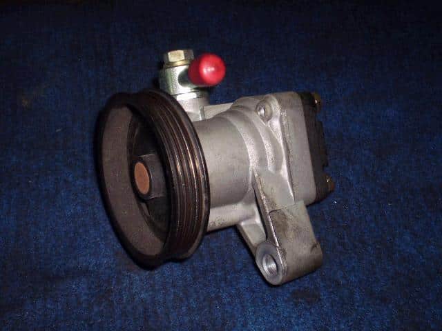 Power Steering Pump MITSUBISHI Debonair 1994 E-S27A — photo 1