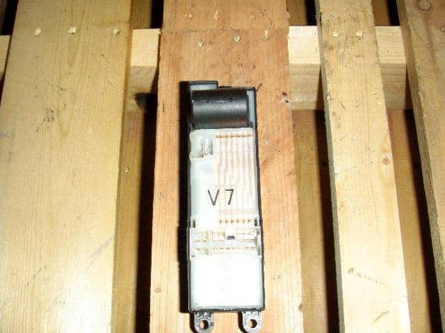 Power Window Switch NISSAN Stagea 1998 E-WGNC34 — photo 2
