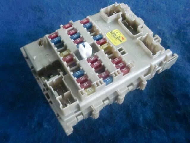 Fuse Box NISSAN Bluebird Sylphy 2000 GH-TG10 — photo 3