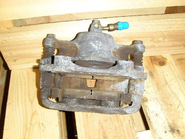 Front Right Caliper NISSAN Ad 2004 UB-VFY11 — photo 2