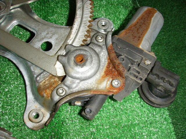 Rear Right Door Regulator TOYOTA Wish 2003 UA-ZNE10 — photo 2