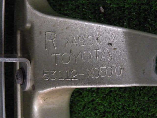 Radiator Grille TOYOTA Fun Cargo 1999 GH-NCP25 — photo 3