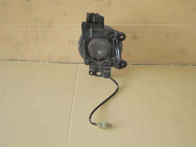 Right Fog Light DAIHATSU Move 1999 GF-L900S — photo 2