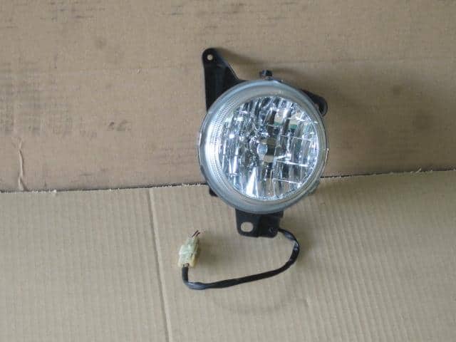 Left Fog Light DAIHATSU Move 1999 GF-L900S — photo 1