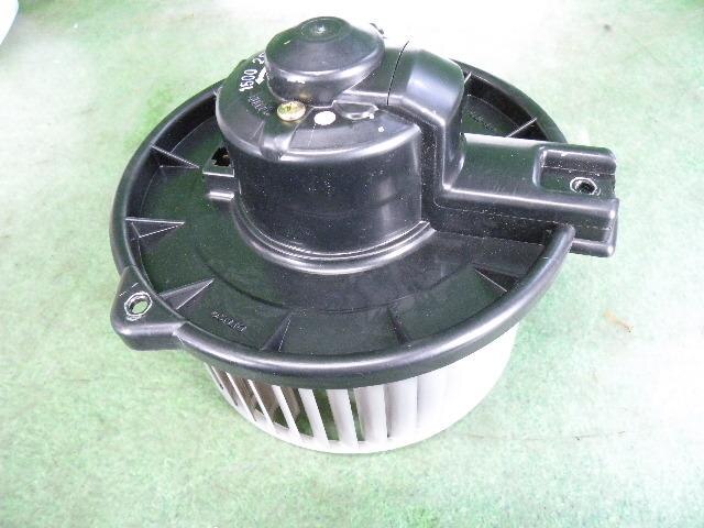 Blower Motor TOYOTA Will VS 2002 TA-ZZE129 — photo 1