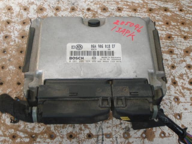 Engine Control Unit VOLKSWAGEN Golf 1999 GF-1JAPK 06A906018EF — photo 1