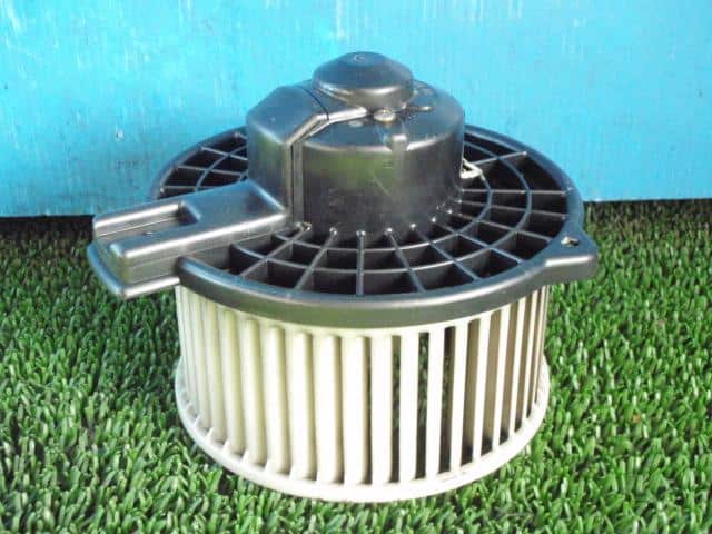 Blower Motor MAZDA Atenza 2003 UA-GGEP GJ8A61B10 — photo 1
