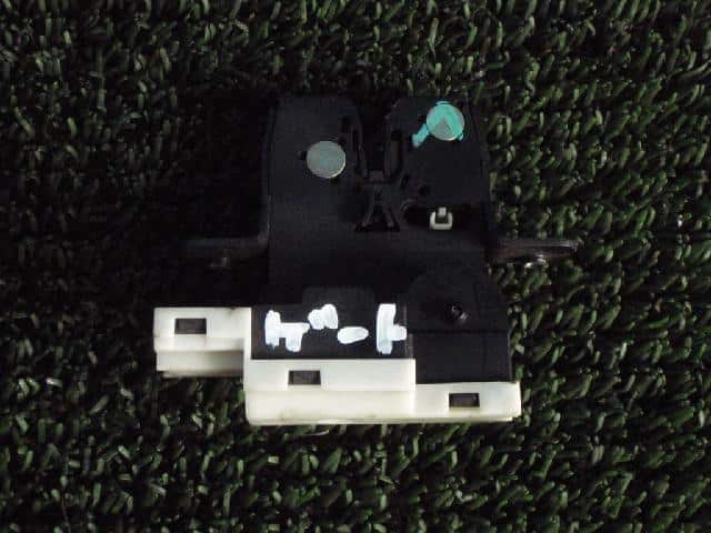 Door Lock Solenoid NISSAN March 2002 UA-AK12 — photo 2