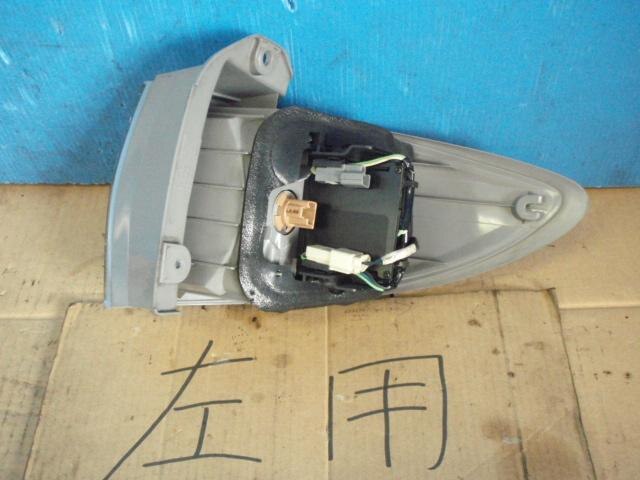 Left Tail Light TOYOTA Estima 2002 ZA-AHR10 — photo 2