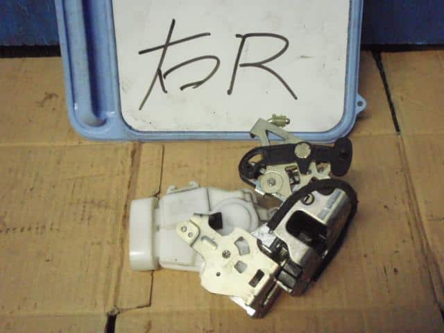 Door Lock Solenoid DAIHATSU Mira 2004 CBA-L250S — photo 1