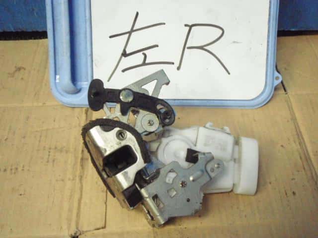 Door Lock Solenoid DAIHATSU Mira 2004 CBA-L250S — photo 1