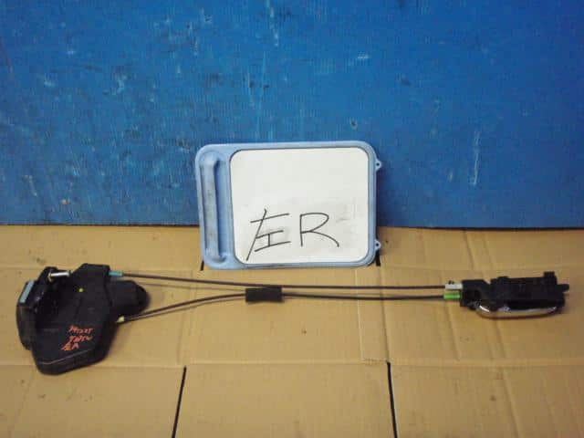 Door Lock Solenoid SUZUKI Escudo 2005 CBA-TD94W 8235065J10 — photo 1