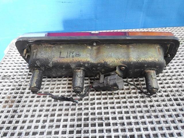 Left Tail Light TOYOTA Hiace 1996 KC-LY151 — photo 2