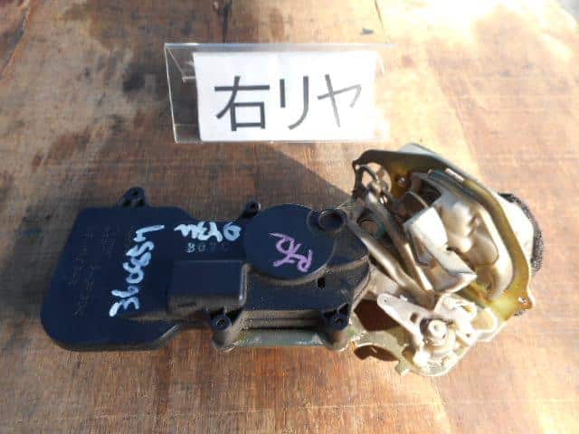 Door Lock Solenoid MAZDA Demio 2005 DBA-DY3W D35072310 — photo 2