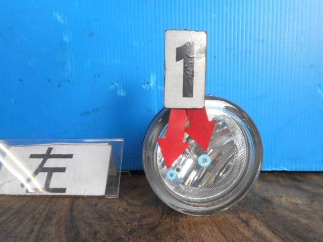 Left Fog Light SUZUKI MR Wagon 2004 TA-MF21S 3556073H00 — photo 1