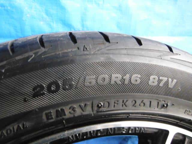 Tire/Wheel Assembly TOYOTA Fun Cargo 2000 TA-NCP20 — photo 5