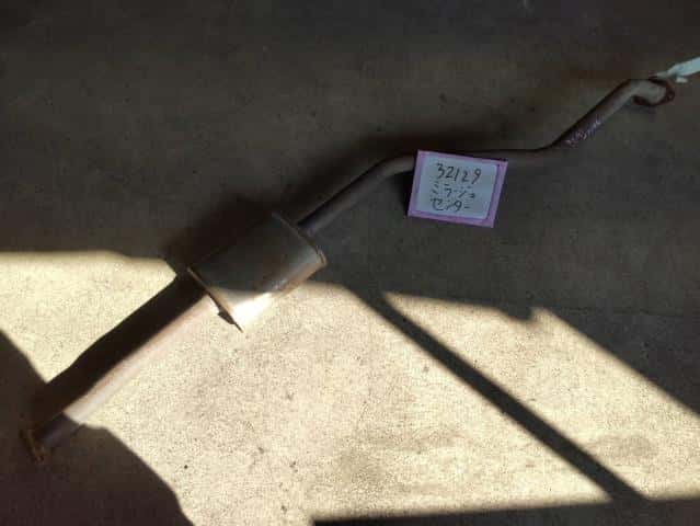 Exhaust Center Muffler MITSUBISHI Mirage dingo 1999 GF-CQ2A — photo 1