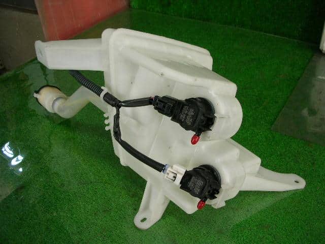 Windshield Washer Tank TOYOTA Auris 2007 DBA-NZE15 — photo 2