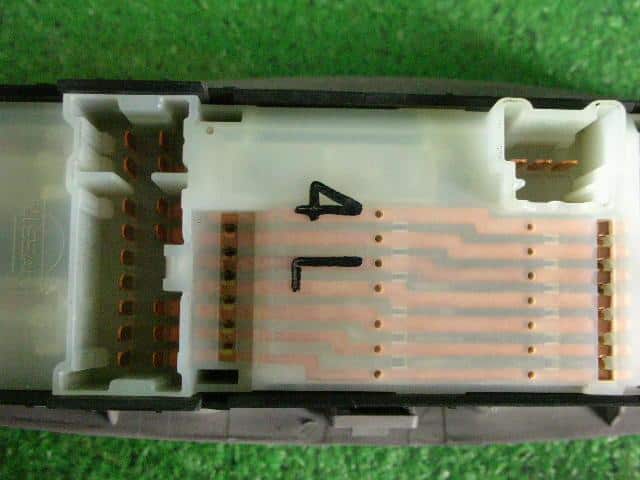 Power Window Switch NISSAN Tino 2000 GF-HV10 — photo 3