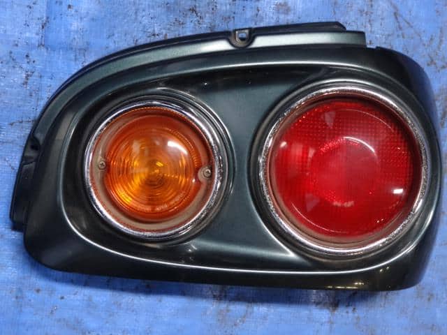 Right Tail Light SUBARU Vivio 1996 E-KK3 84201KC080FJ — photo 1