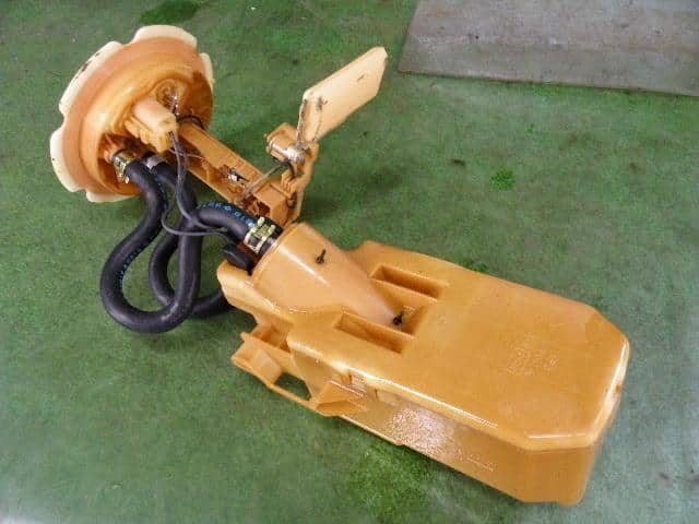 Fuel Pump NISSAN Presea 1995 E-PR11 — photo 2