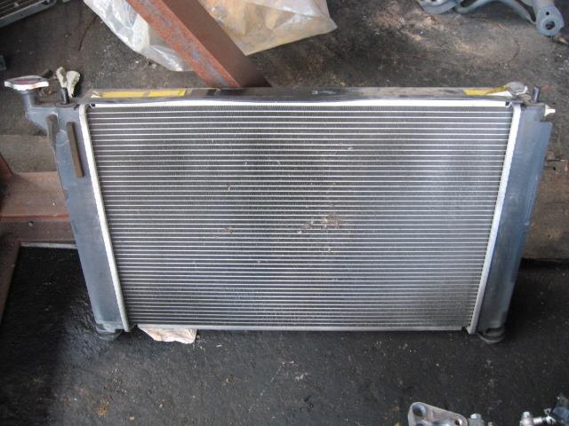 Radiator TOYOTA Wish 2003 UA-ZNE14 — photo 1