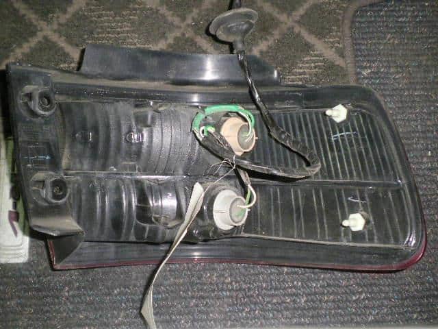 Left Tail Light TOYOTA Camry Gracia 1999 GF-SXV25 — photo 3