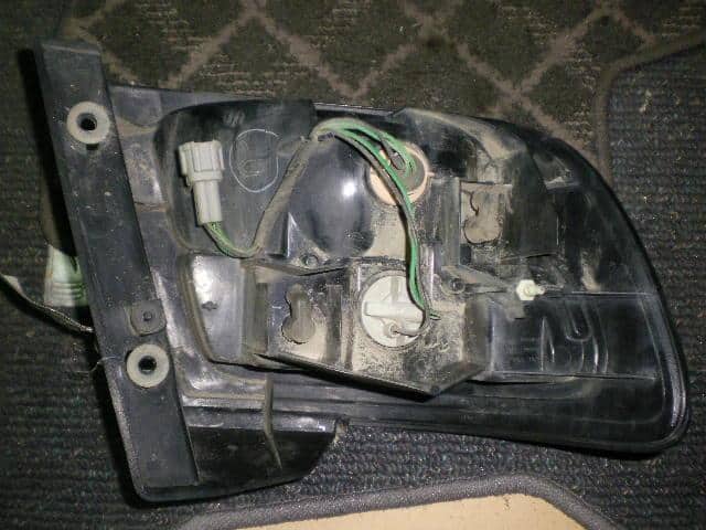 Right Tail Light NISSAN Presage 1998 GF-NU30 — photo 3